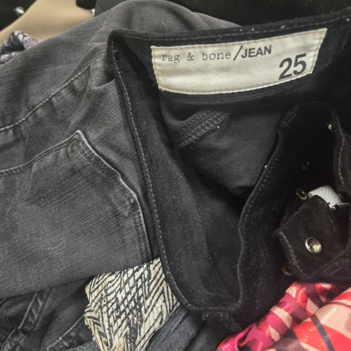 Premium, Mid-Range & Vintage Secondhand Apparel Mix